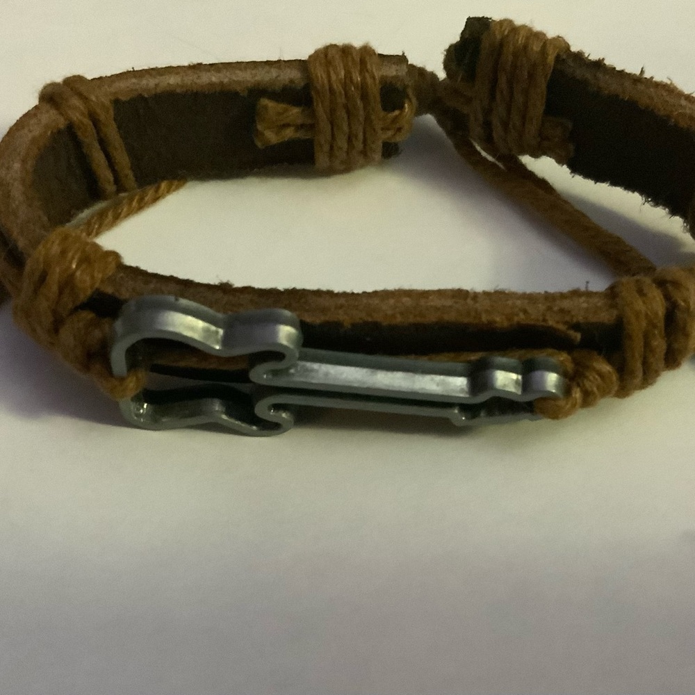 Mens guitar faux leather adjustable bracelet